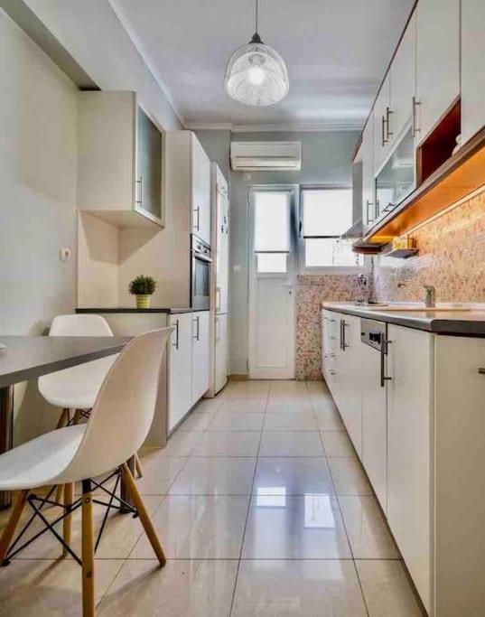 A Unique Apartment In The Historical Center-3Bds Atenas Exterior foto