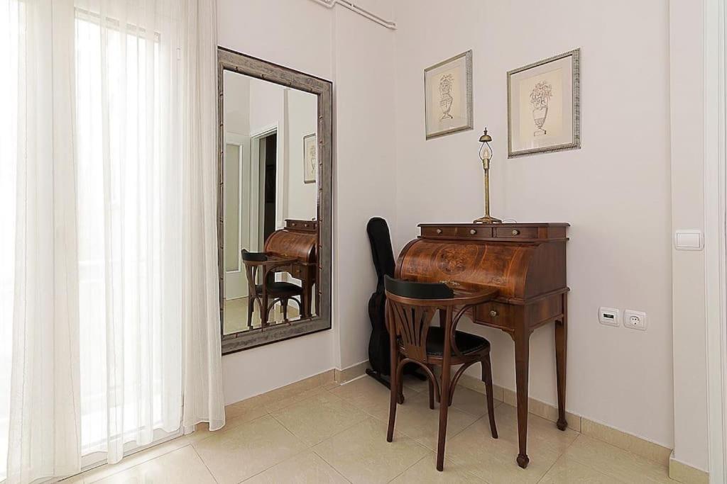 A Unique Apartment In The Historical Center-3Bds Atenas Exterior foto